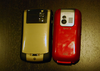 Illustration for article titled Palm Centro vs Treo 700 vs iPhone vs BlackBerry Curve